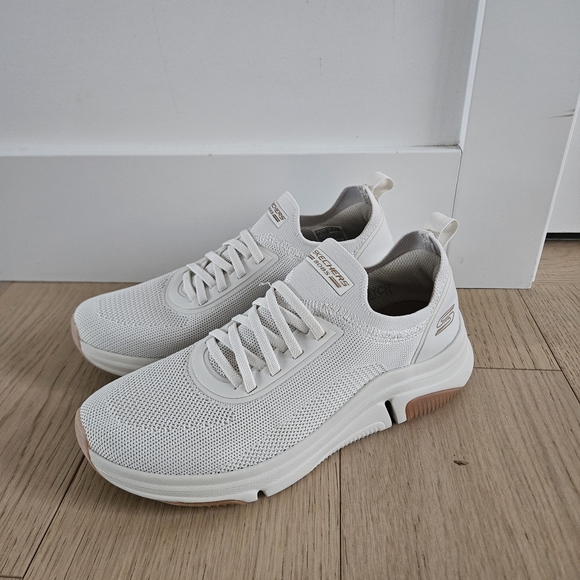 Skechers Women's Cream and Tan Sneakers Size 8.5 Neutral Stylish Colors - Picture 1 of 5